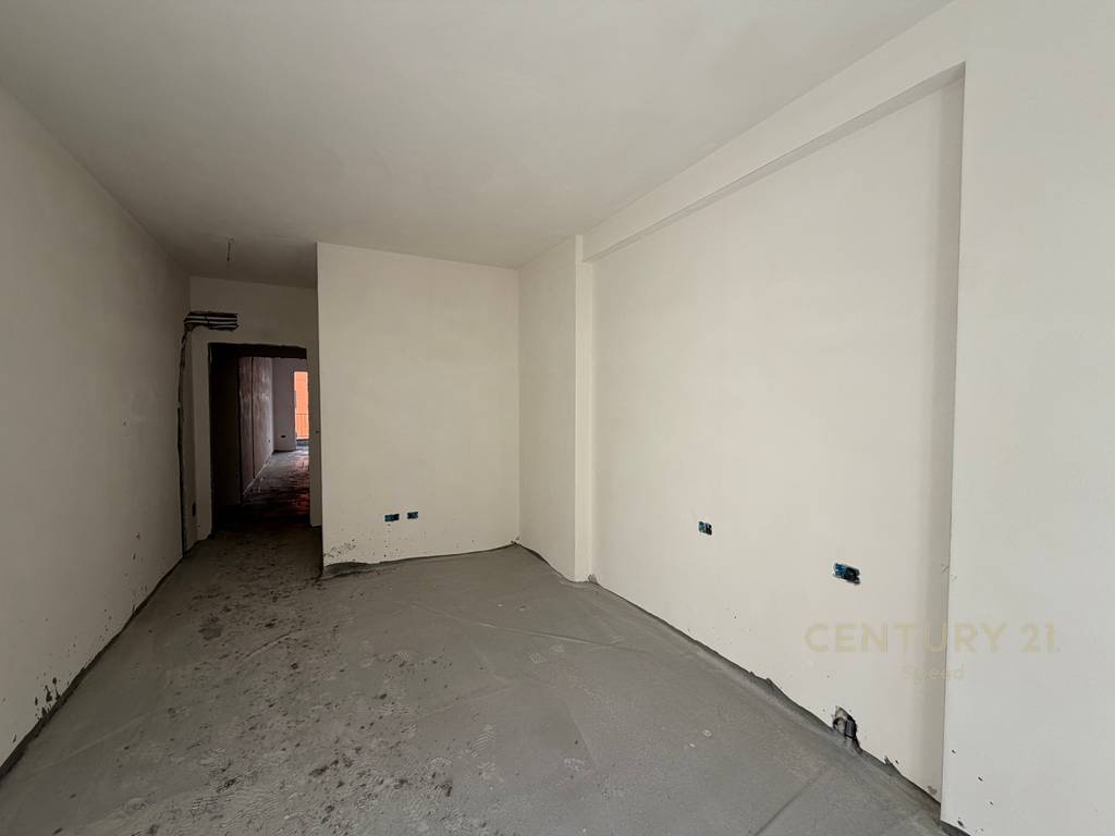 Apartament 2+1+2 ne Pakuqan, prane Bulevardit te ri! 3