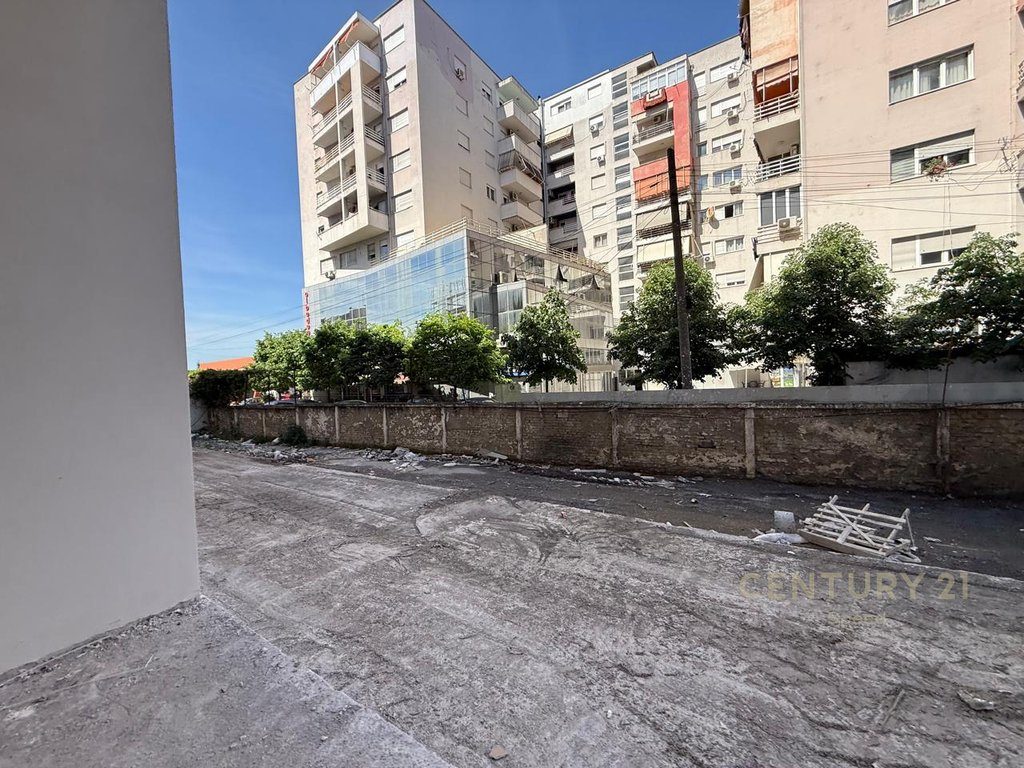 Ambjent Komercial në shitje te "Tirana New Entry 2" ne zonen e Ish Doganes!! 2