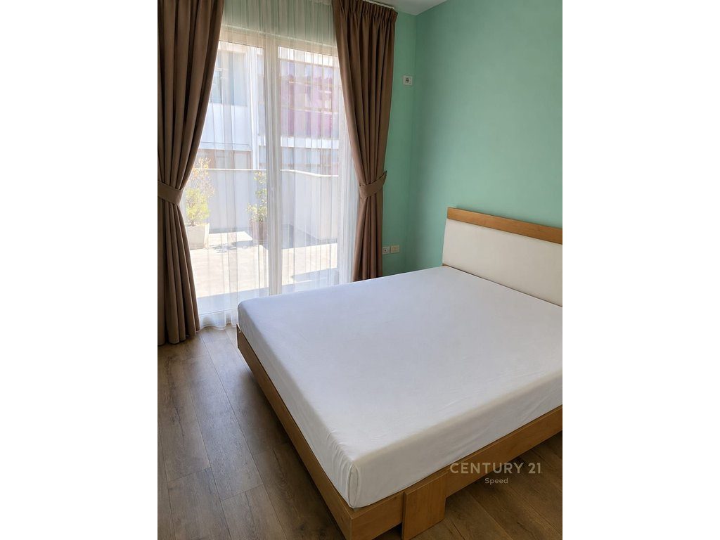 Jepet me qira apartament 2+1 me verandë në Fresk!!
