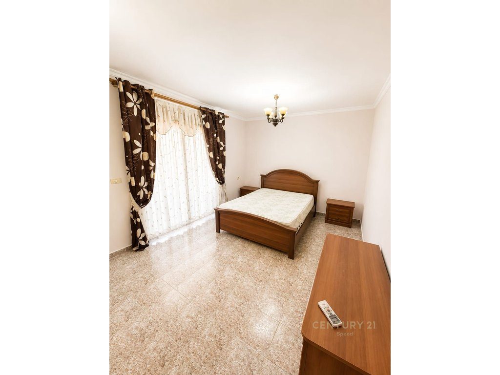 Apartament 3+1 për qira në Komunën e Parisit!! 4