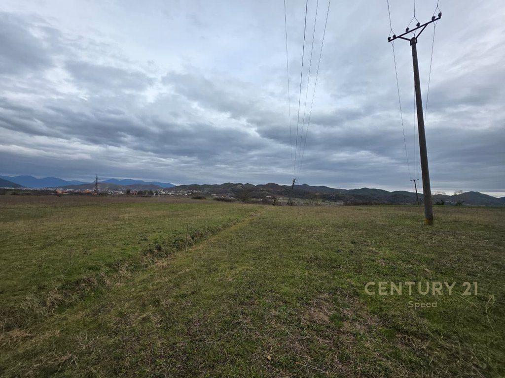 Shesim tokë 3000 m² në Pezë Helmes! 3
