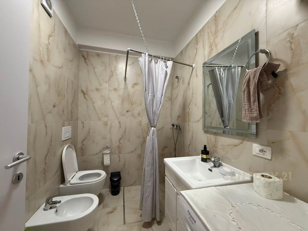 JEPET ME QIRA APARTAMENT 2+1 TEK RRUGA 5 MAJI!! 2