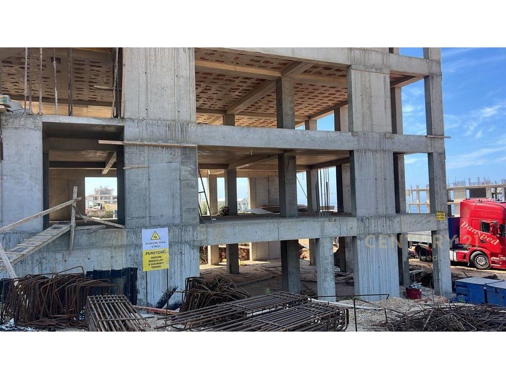 Apartament 2+1 dhe post parkimi në shitje në Dhërmi, Vlorë ne kompleksin Square Village!! 3