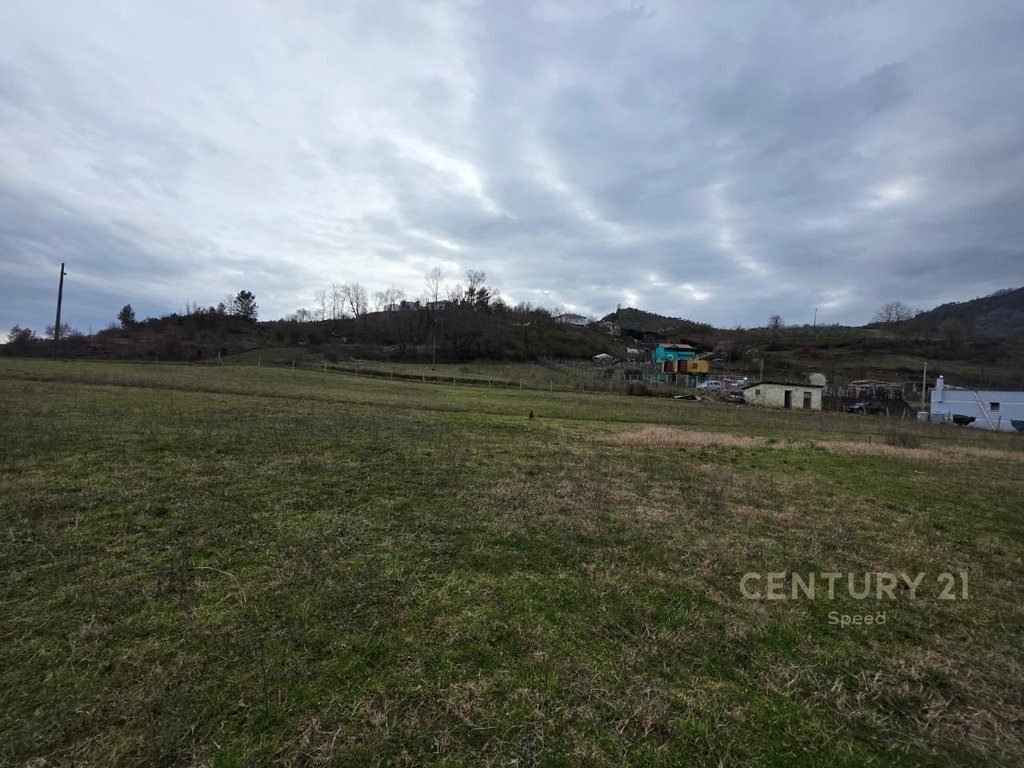 Shesim tokë 3000 m² në Pezë Helmes! 2