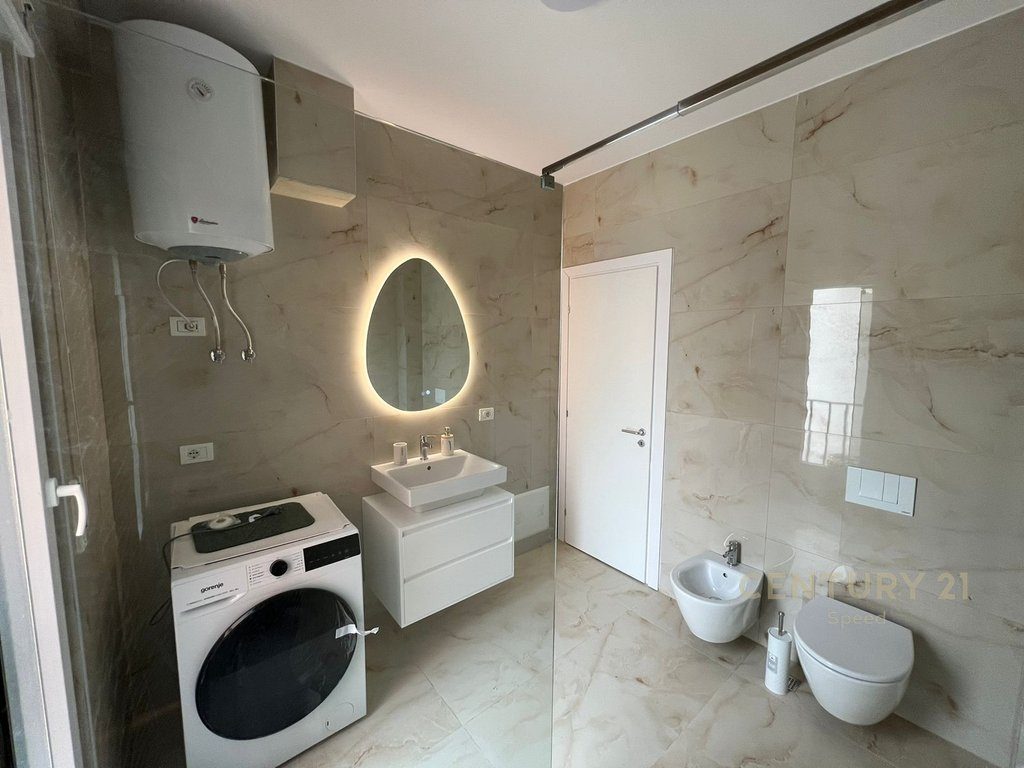 Ofrojme apartament 2+1+2 per qira prane Shkolles se Kuqe!