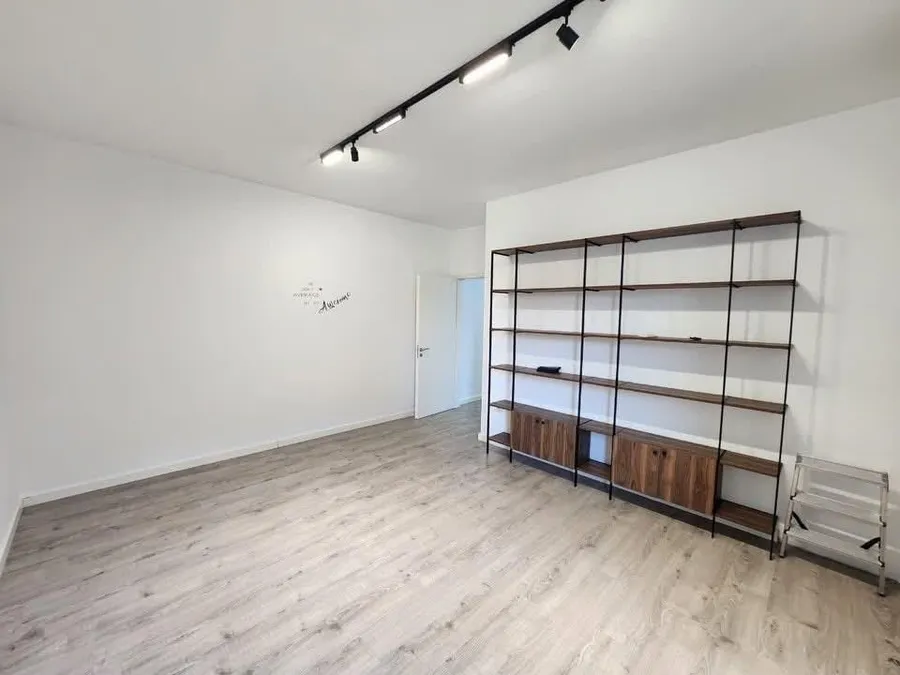 Office to rent Wilson Square (Tirana - city) 2