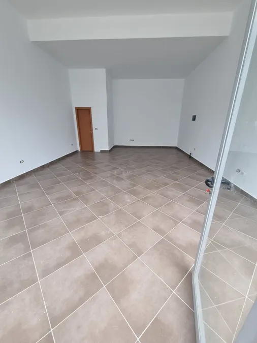 Store to rent Astiri - Unaza e Re (Tirana - city) 2