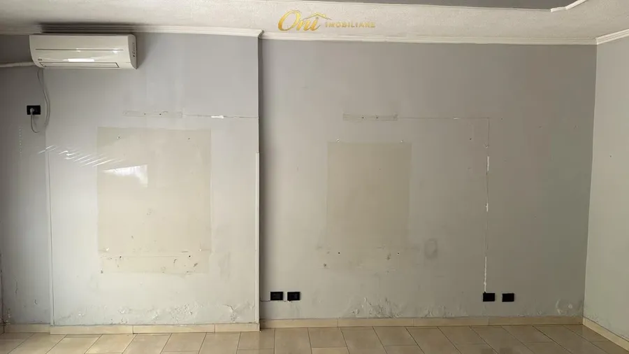 Store to rent Wilson Square (Tirana - city) 2