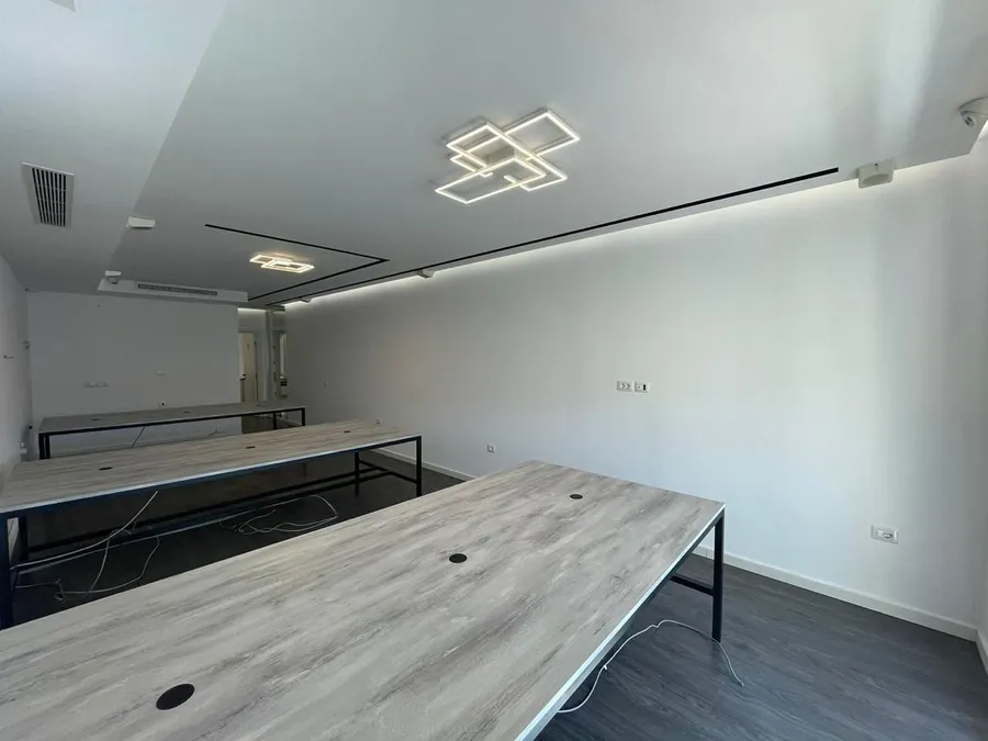 Office to rent Komuna e Parisit - Kristal Center (Tirana - city) 2