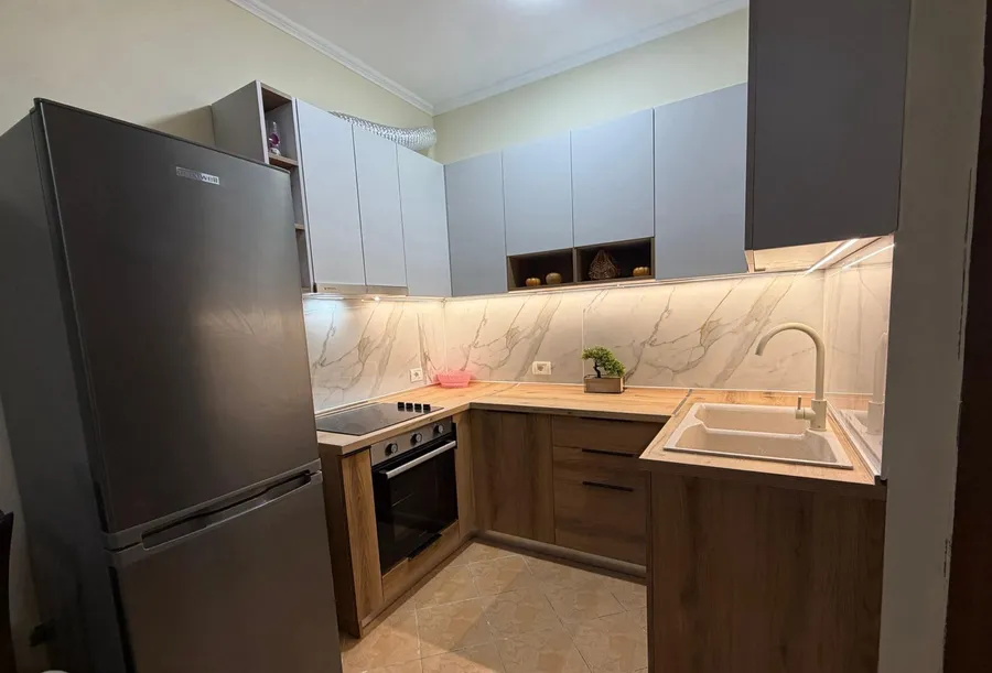 Apartment to rent Komuna e Parisit - Kristal Center (Tirana - city) 2
