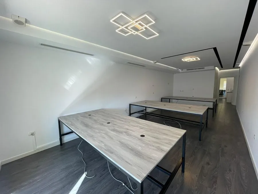 Office to rent Komuna e Parisit - Kristal Center (Tirana - city)