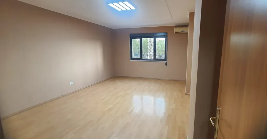 Office to rent Kavaja Str (Tirana - city) 4
