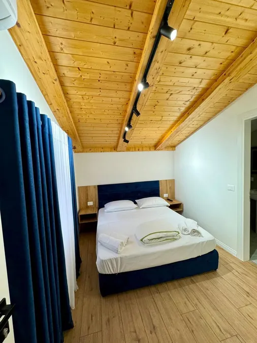 Hotel to rent Barrikadave Str. - King Zog I Blvd. - Maternity Hospital (Tirana - city) 1