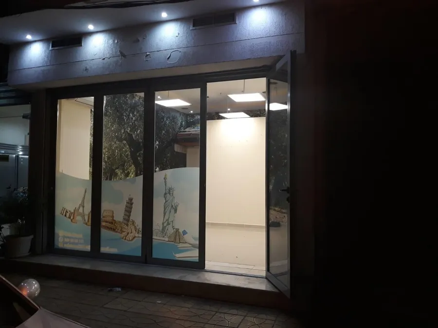 Store to rent Komuna e Parisit - Kristal Center (Tirana - city)