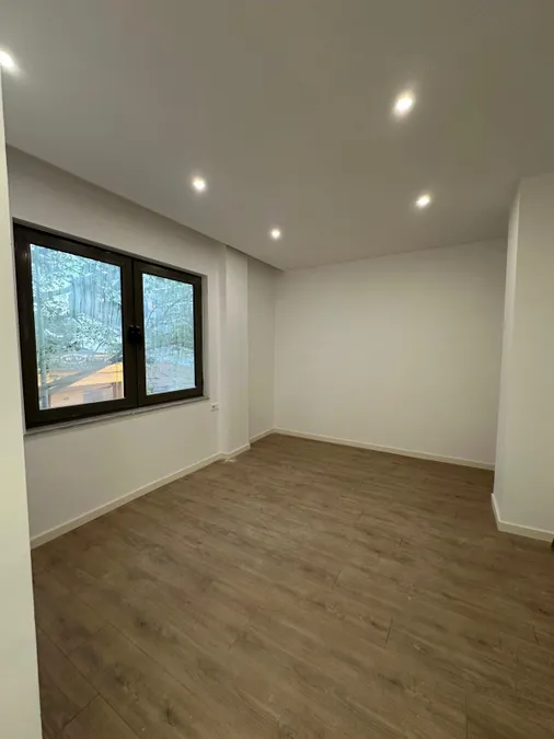 Office to rent Ali Demi (Tirana - city) 4