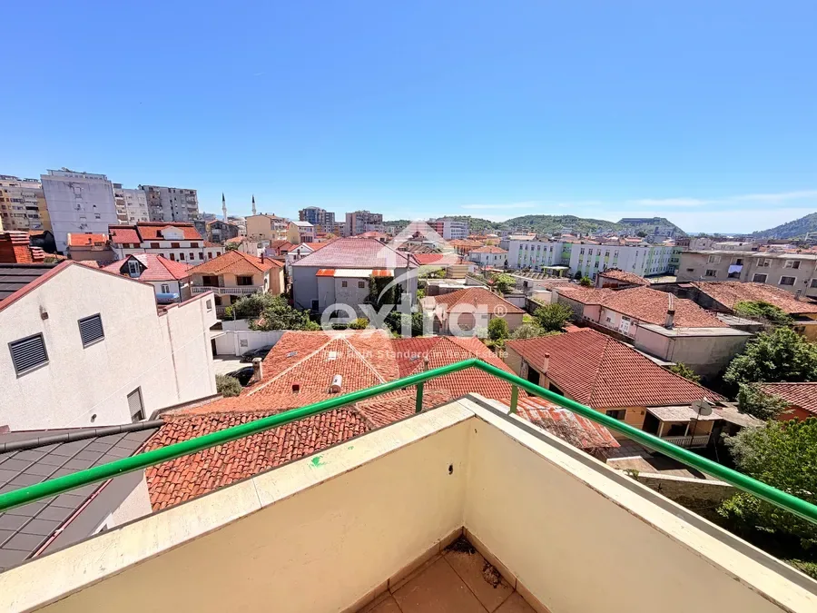 Shitet 1+1 me garazh ne zdrale shkoder