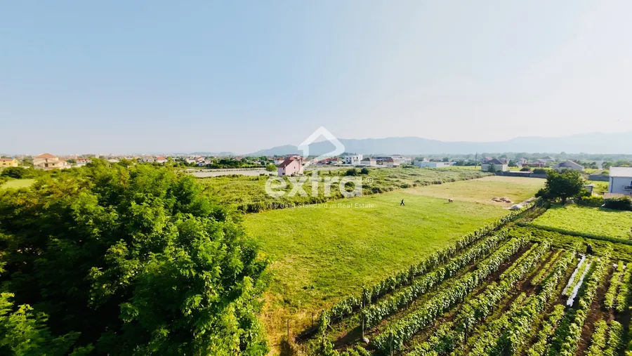Shitet 6600m2 toke prane Meteor Shtoj 99.000 € 4