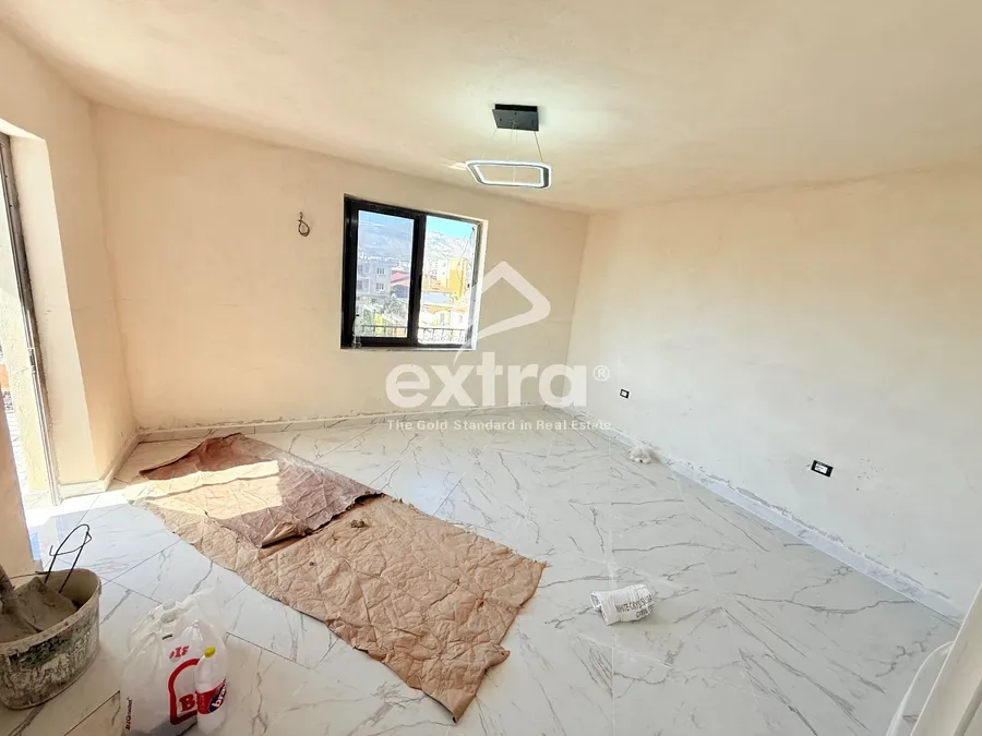 Shitet 2+1 kati 4 Perash 67.000 € 3