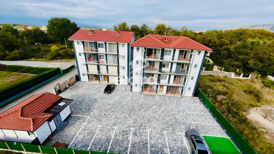 Shitet 3+1 kati 3 rruga nr 3 plazh velipoje
