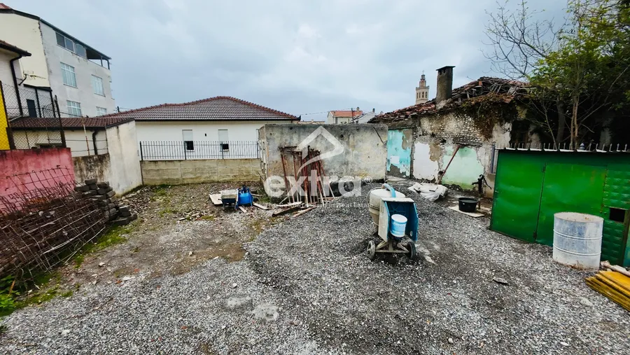 Truall per shitje prane Katedrales , Shkoder 135k 4