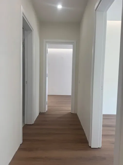 Shitet 2+1+2 + Parkim , Liqeni Thate , tek Radisson