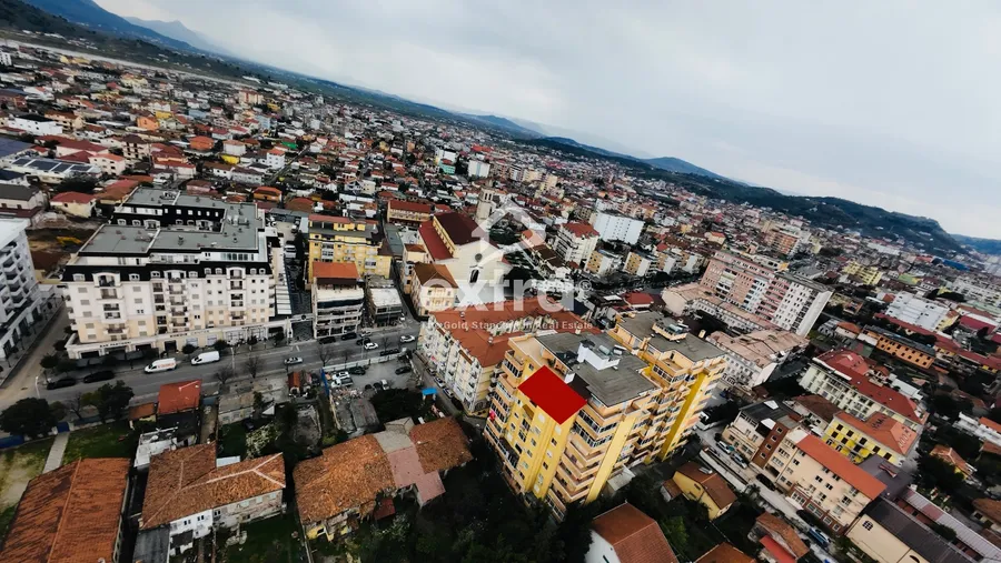 Shitet apartament 1+1 k8 perballe katedrales