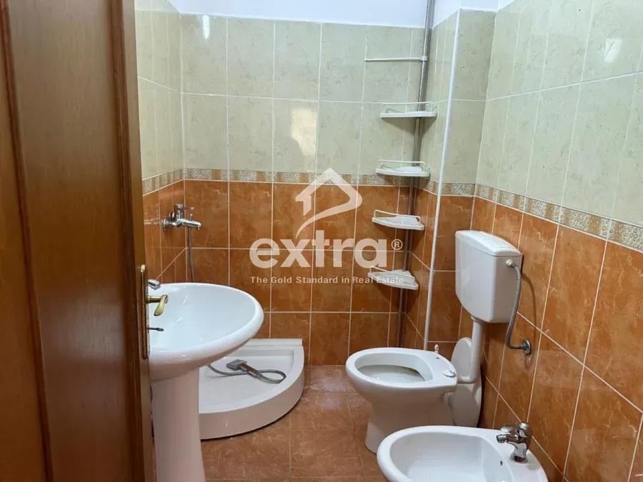 Jepet me qera 2+1 Katedralja Shkoder 3