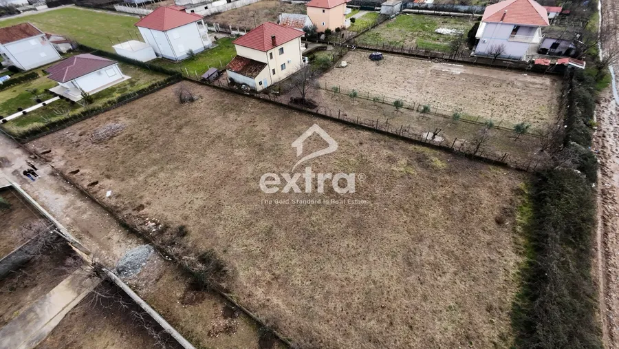 Shitet 2100m2 toke prane 5 herojve Shkoder