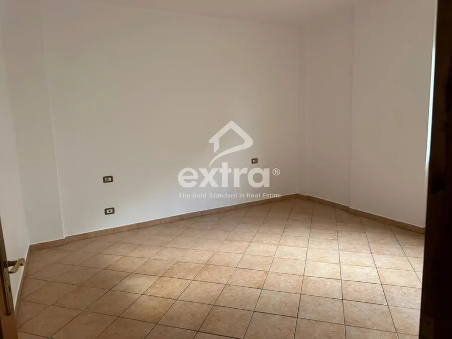 Jepet me qera 2+1 Katedralja Shkoder 4