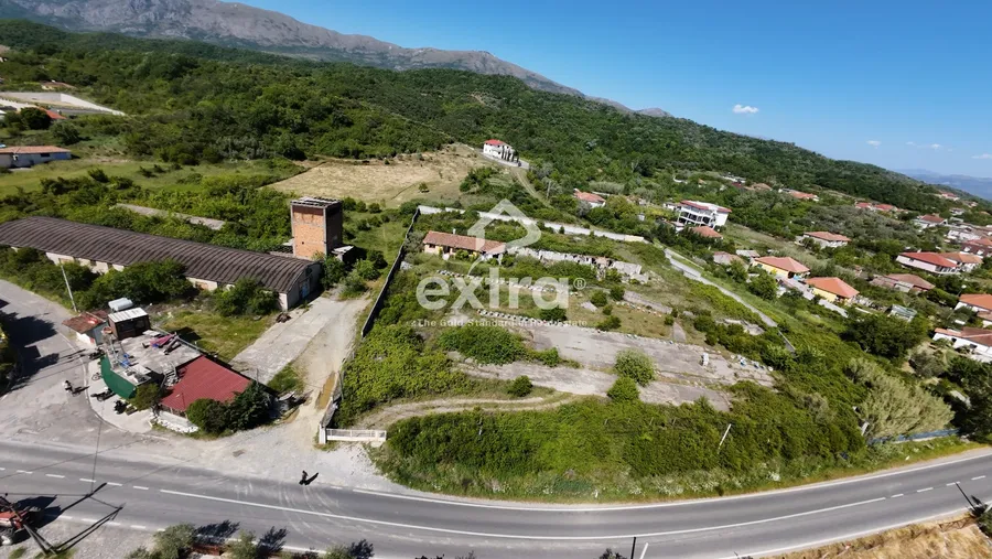 Shitet toke ne rruge kryesore okazion oblike 2