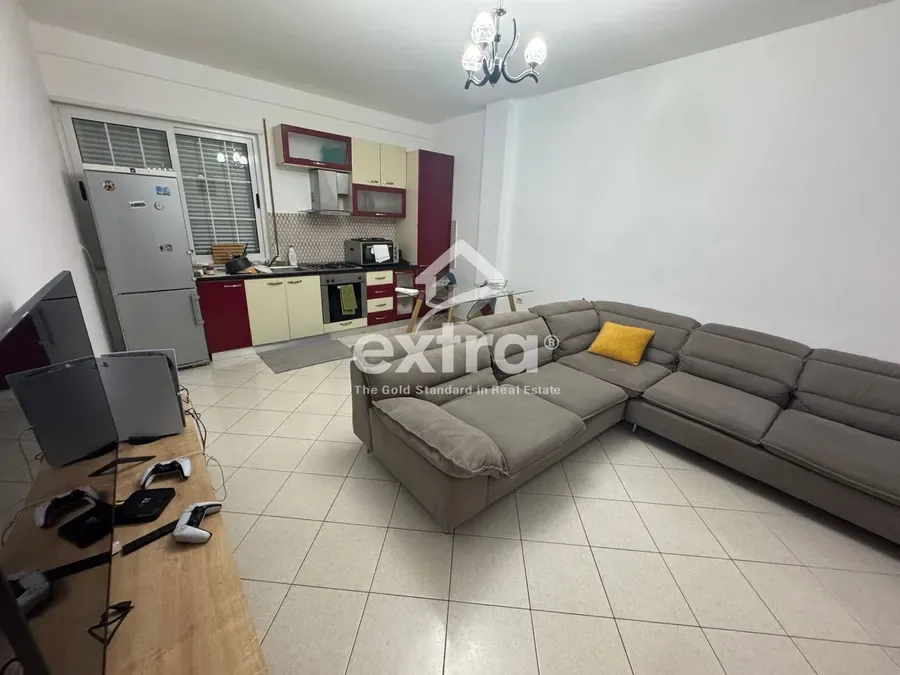 Jepet me qira 2+1 kati 6 Kinemaja Shkoder