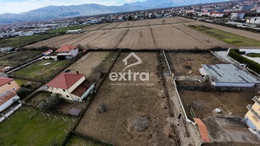 Shitet 2100m2 toke prane 5 herojve Shkoder
