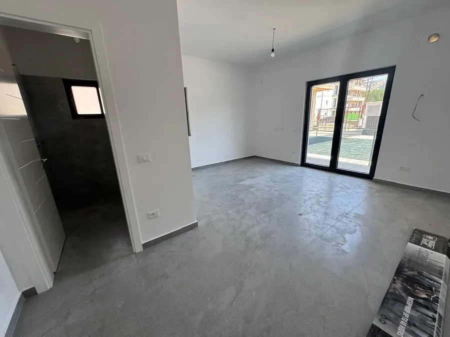 Shitet apartament 2+1 k1 ne velipoje 1