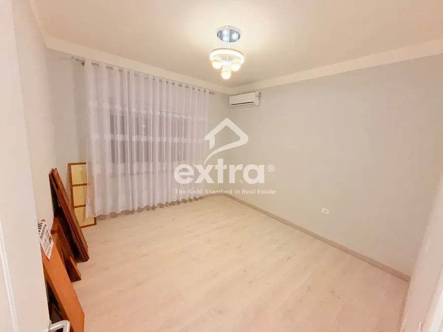 Shitet apartamenr 3+1 k3 kolegji turk 4