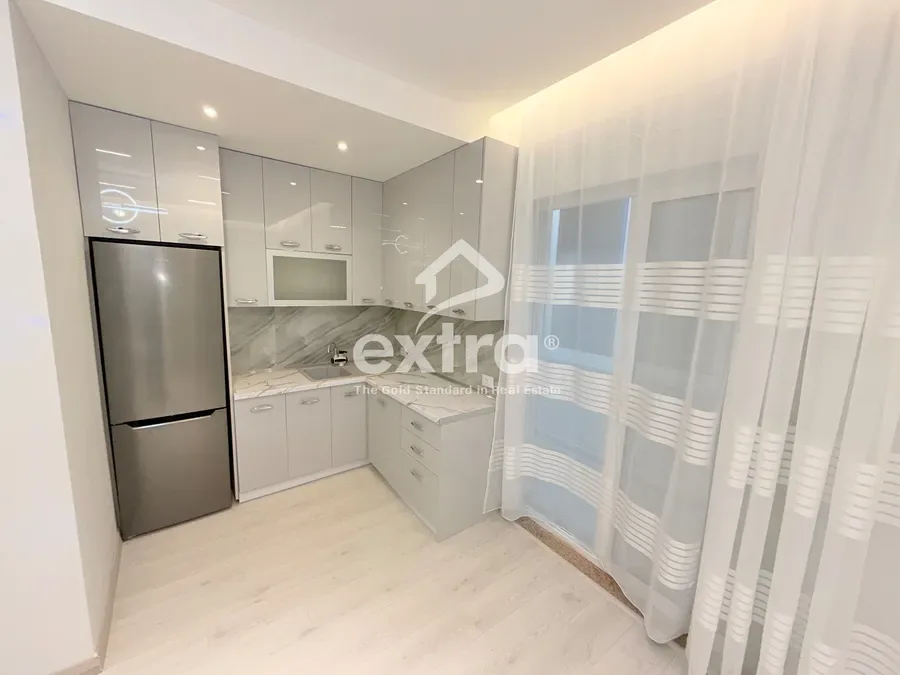 Shitet apartamenr 3+1 k3 kolegji turk