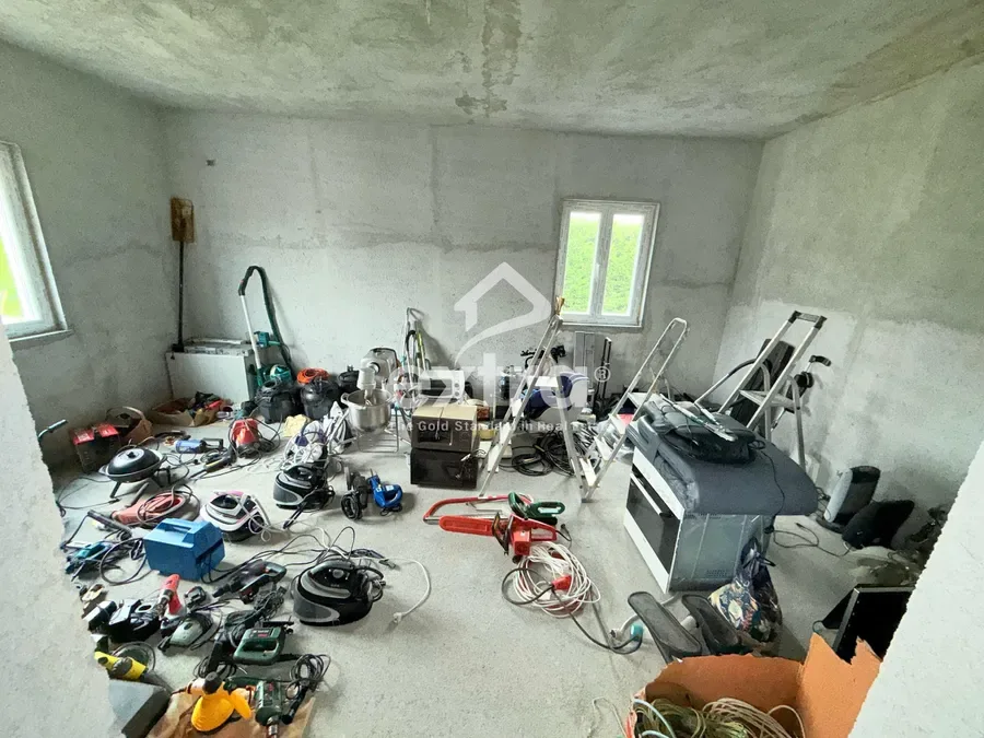Shiten dy shtepi private okazion 75.000 €