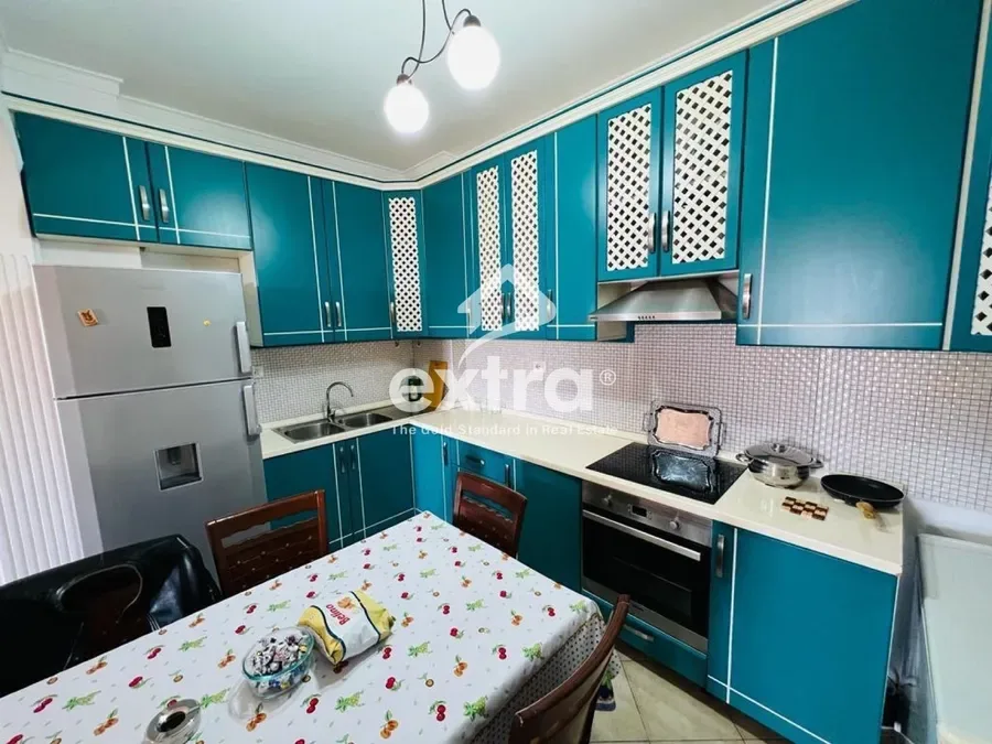 Jepet me qira apartament 2+1 prane Katedrales