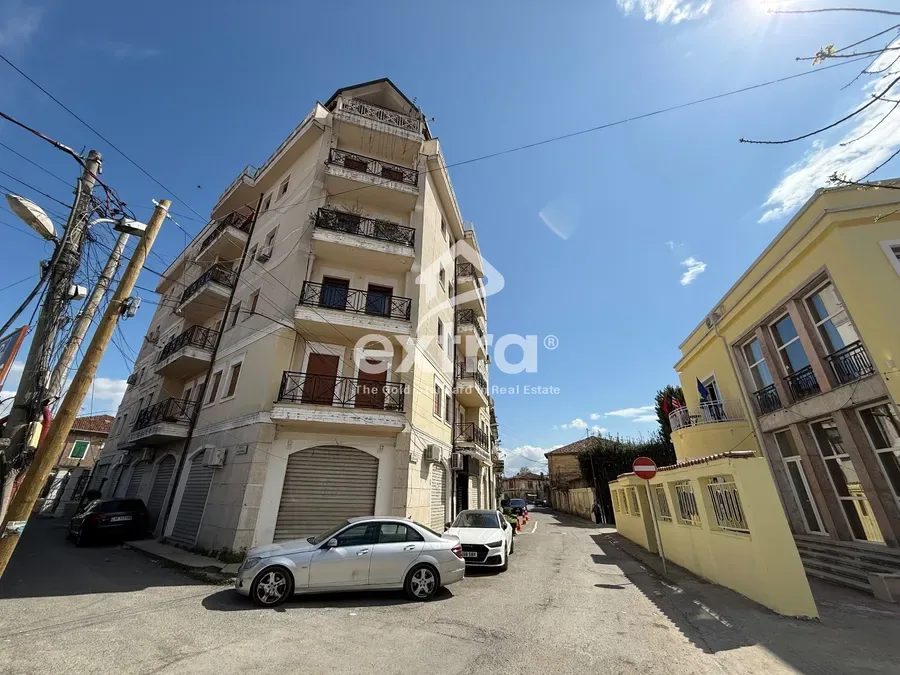 Jepet me qira 2+1 k2 prane Pedonales Shkoder
