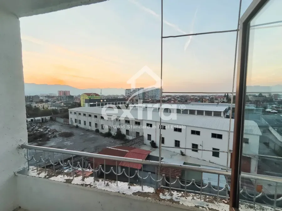 Apartament 2+1 per shitje zona industriale 3