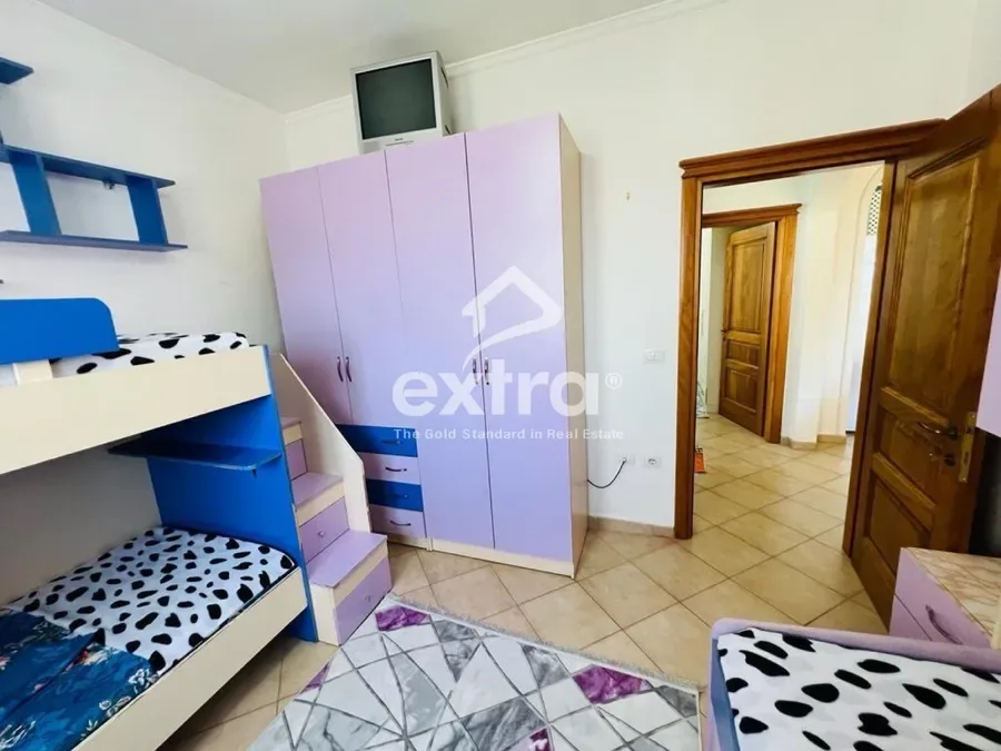 Jepet me qira apartament 2+1 prane Katedrales 3