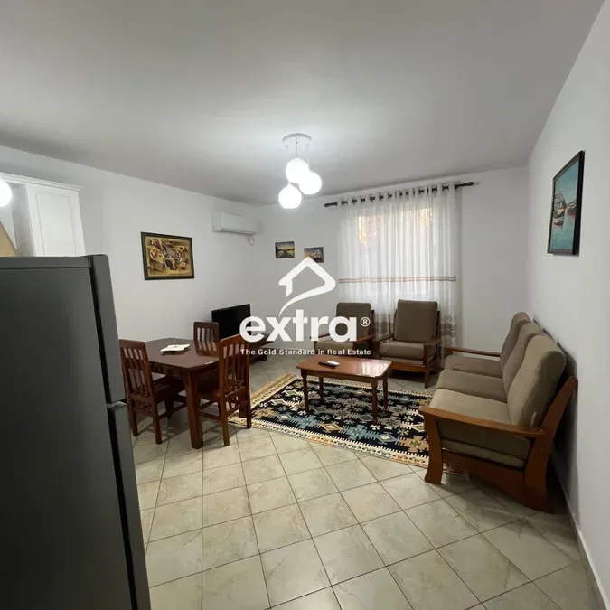 🔥QIRA 2+1🔥 📍Ruga Fortuzi,Tirane 📐Sipërfaqe: 120m2 🛋️ 1 Sallon + kuzhinë 🛏️ 2 Dhoma gjumi 🚽 1 Tualet * Mobiluar * Locacion shum te mire * 5min 2