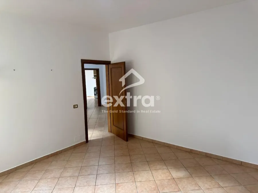 Jepet me qera 2+1 Katedralja Shkoder