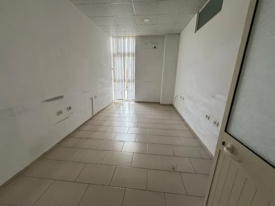 Jepet me qira kati 2 per zyra ose call center