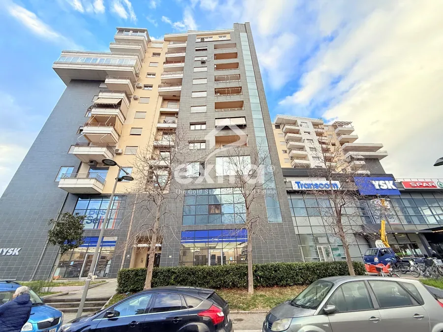 Jepet me qera 2+1 k8 me ashensor Bexhisteni, Shkoder