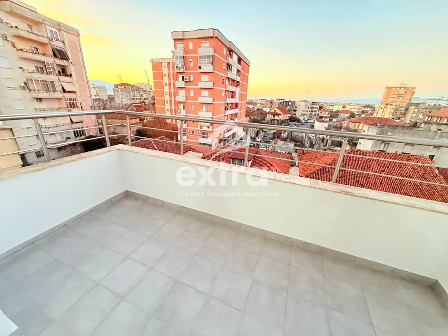 Apartament 2+1 per qera prane Teatrit 3