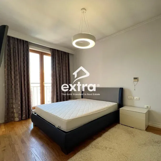 🔥Qira Apartament 2+1+2🔥 📍Zemër të Bllokut, Tiranë 📐 Sipërfaqe totale 123m2 🏢 Kati 7 me ashensor 🛋 1 sallon 🍴 1 kuzhinë 🛏 2 dhoma gj 4