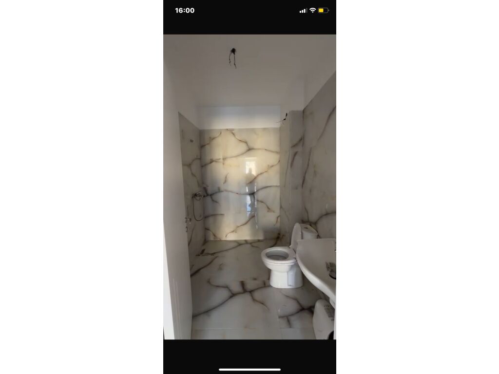 SHITET APARTAMENT 2+1 NE SHENGJIN /HOTEL MOLLA