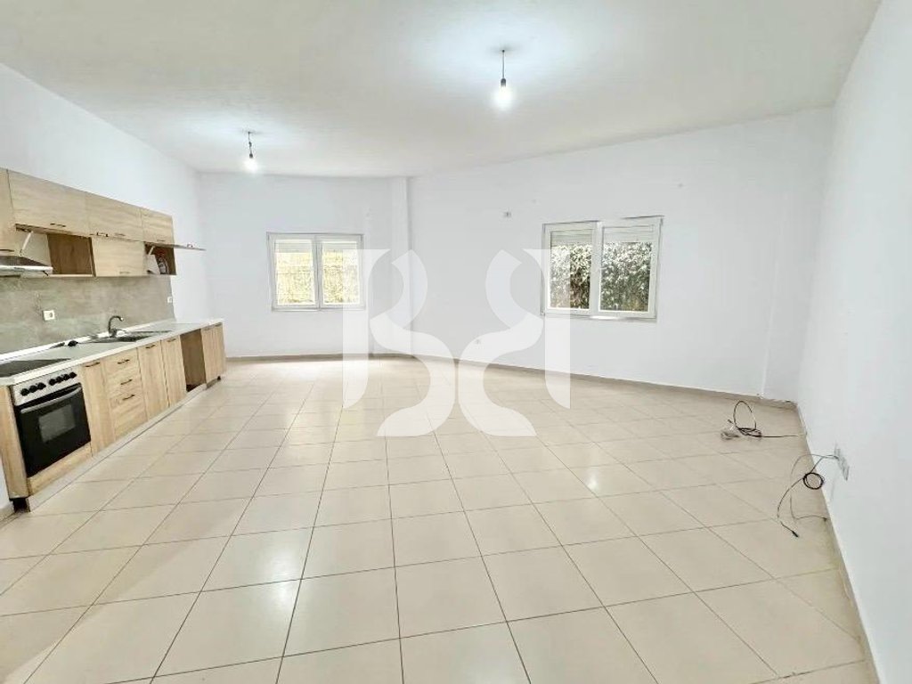 JEPET ME QIRA APARTAMENT 2+1 PRANE RADISSONIT LIQENI I THATE* 2