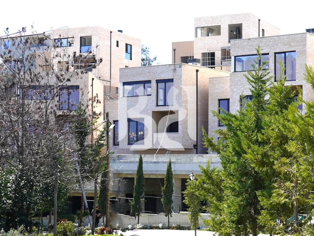 VILE MODERNE TRIPLEX NE SHITJE TEK SWAN RESIDENCE