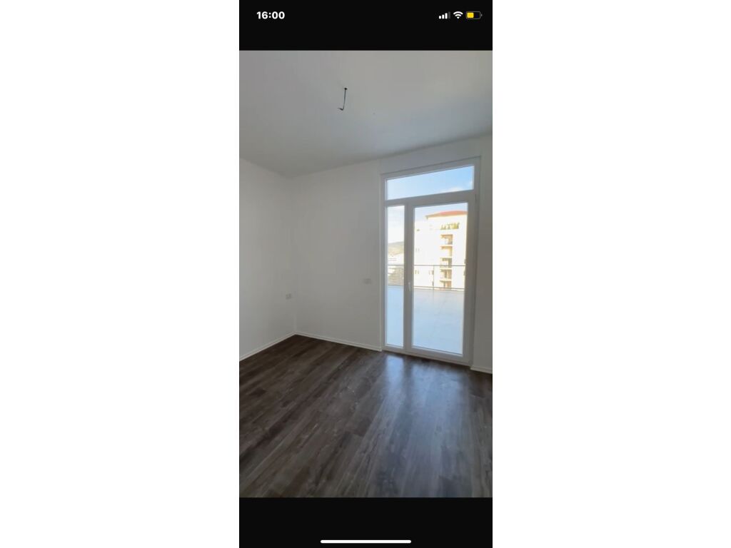 SHITET APARTAMENT 2+1 NE SHENGJIN /HOTEL MOLLA